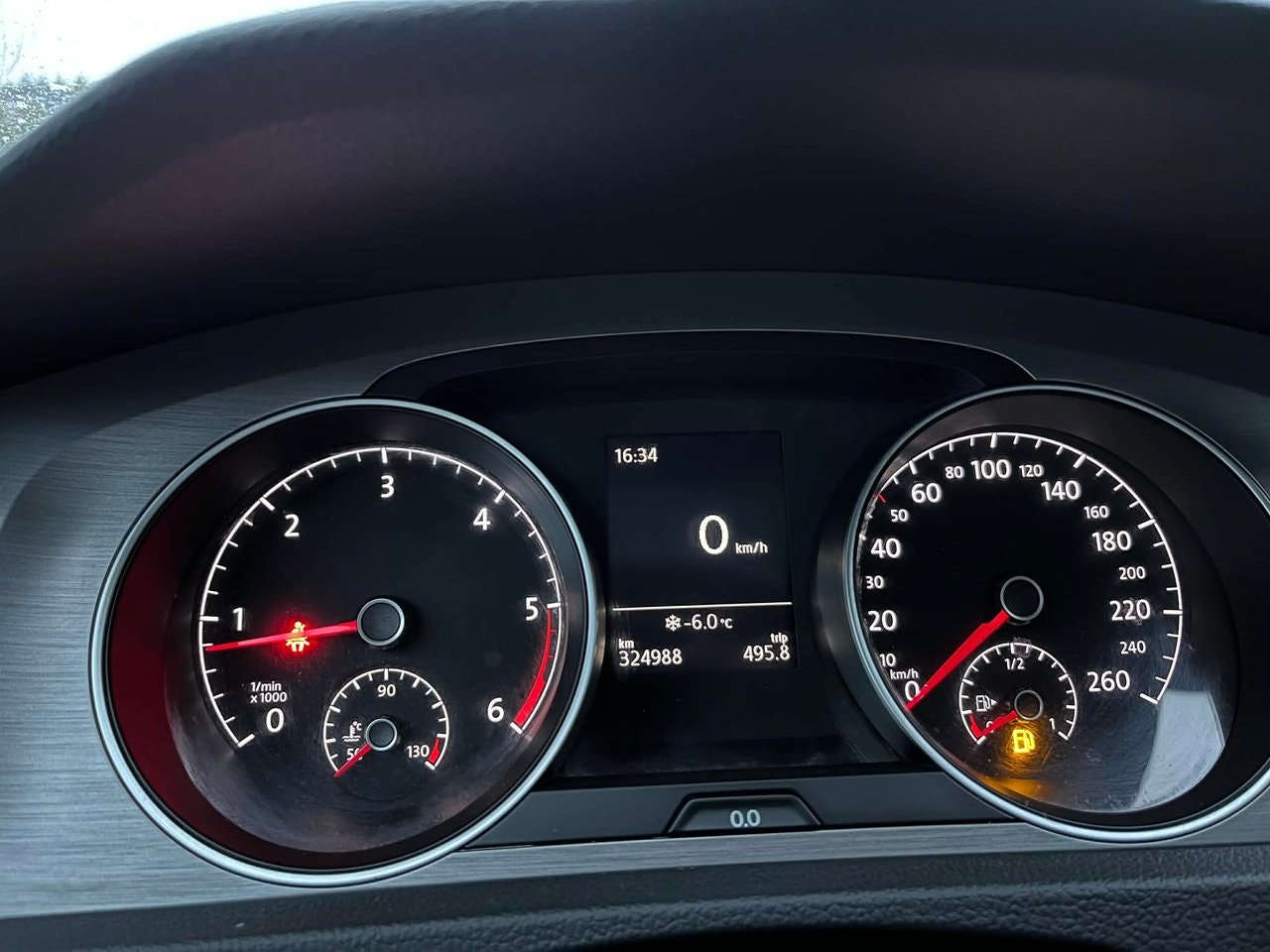 volkswagen-golf-sportscombi-16-tdi-dpf-bluemotion