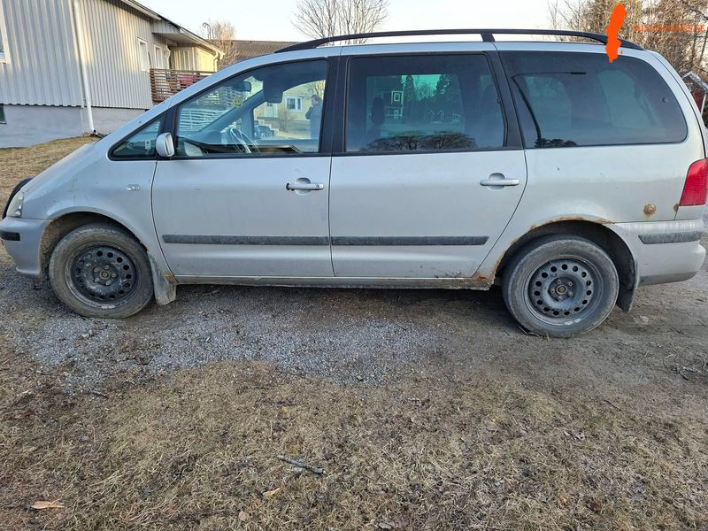 seat-alhambra-19-tdi-si-2003-en-billig-bil-att-underhalla-for-familje