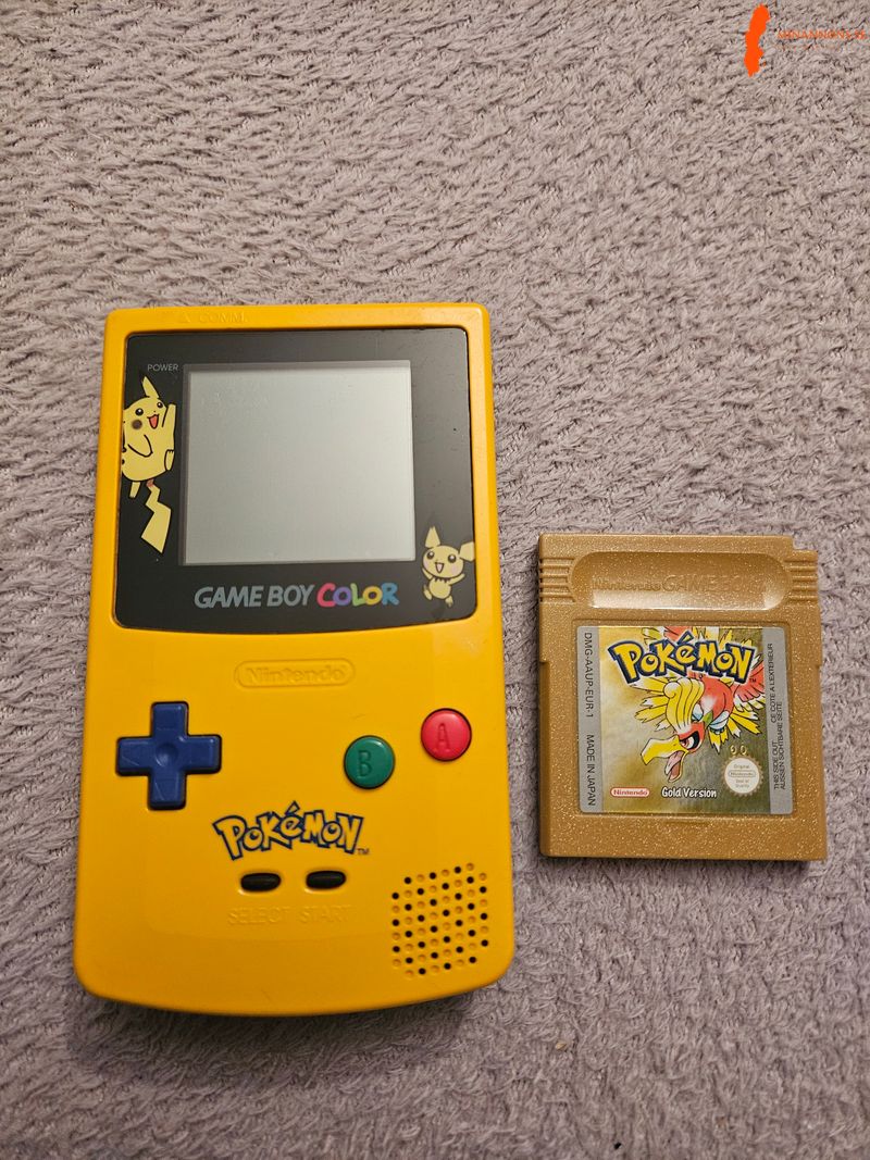 gameboy-pikachu-edition-pokemon-gold