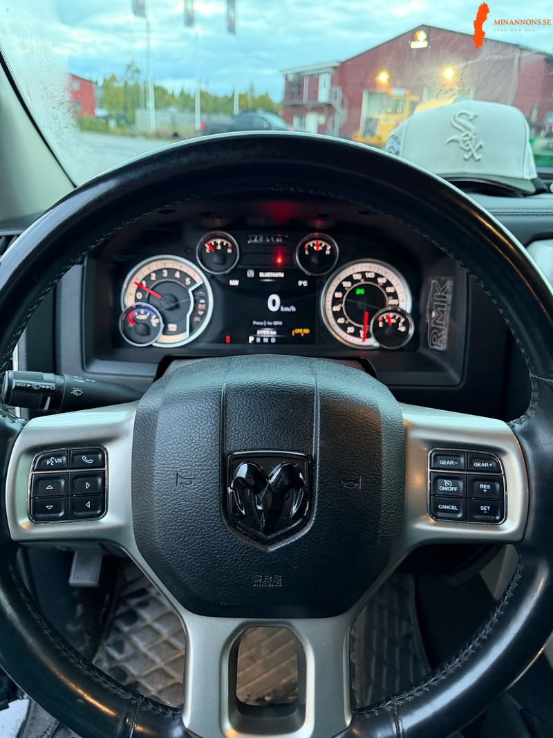 dodge-ram-1500-30-ecodiesel-30-d-v6-4x4