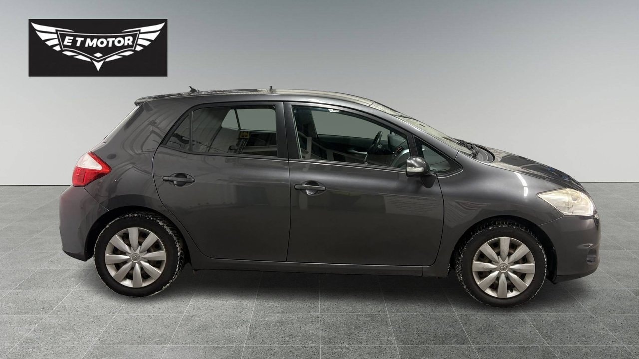 toyota-auris-5-dorrar-16-valvematic-manuell-132hk-2011