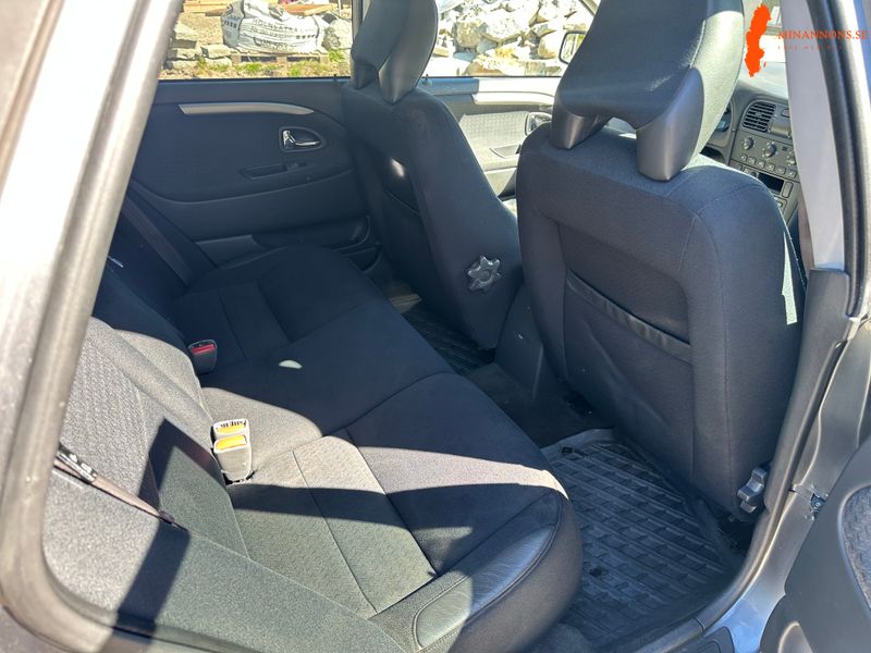 volvo-v40-20t-163-hk-classic-2004-18000-mil-nybesiktigad-fint-skick