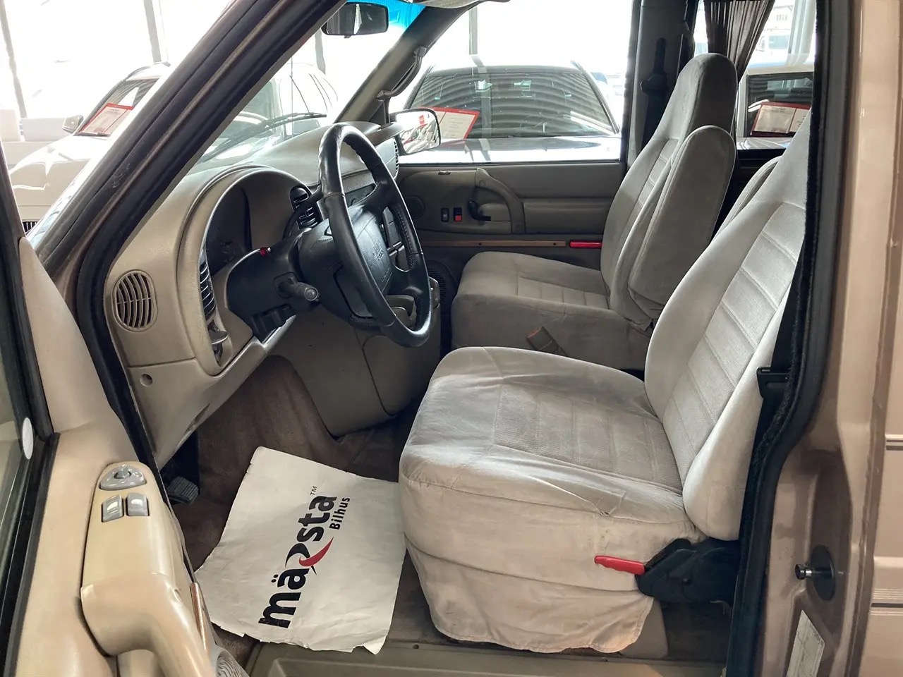 gmc-safari-conversion-van-43-v6-hydra-matic