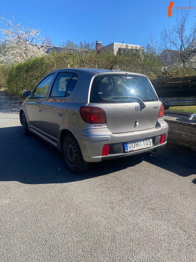 toyota-toyota-yaris-15-16v