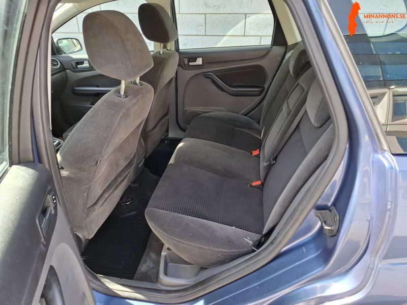 ford-focus-20-ghia-kombi-06-automat