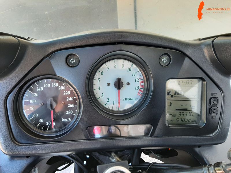 honda-vfr800-98