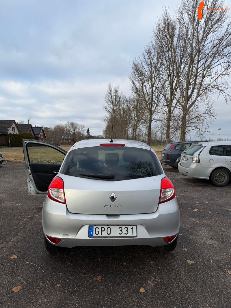 renault-clio-5-dorrars-halvkombi-12-manuell-75hk-2011