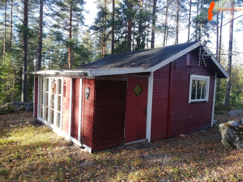 sommarstuga-med-stor-tomt