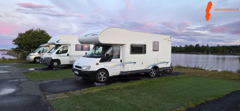 ford-chausson-flash-3-6-baddar-och-6-baltade-platser-lastvikt-710-kg