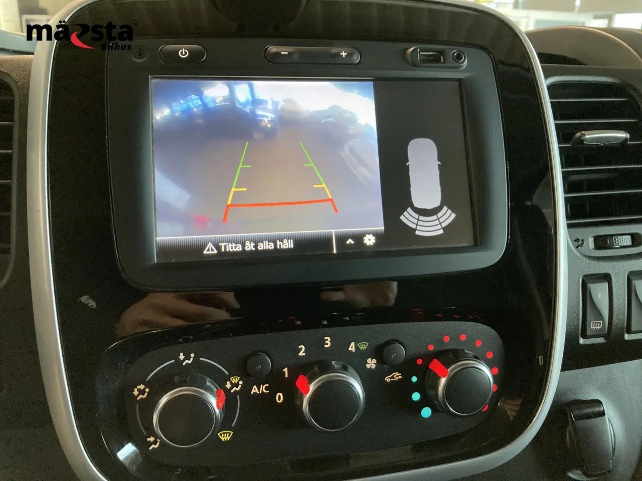 renault-trafic-skapbil-28t-20-dci-edc