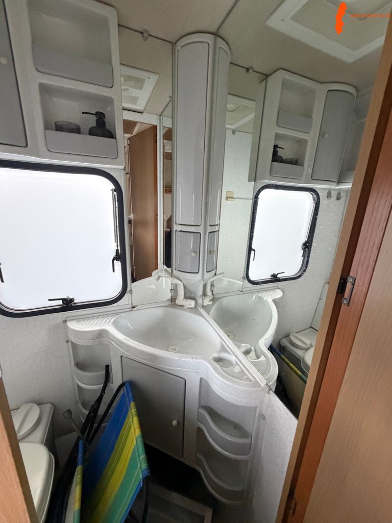 adria-unika-b-502