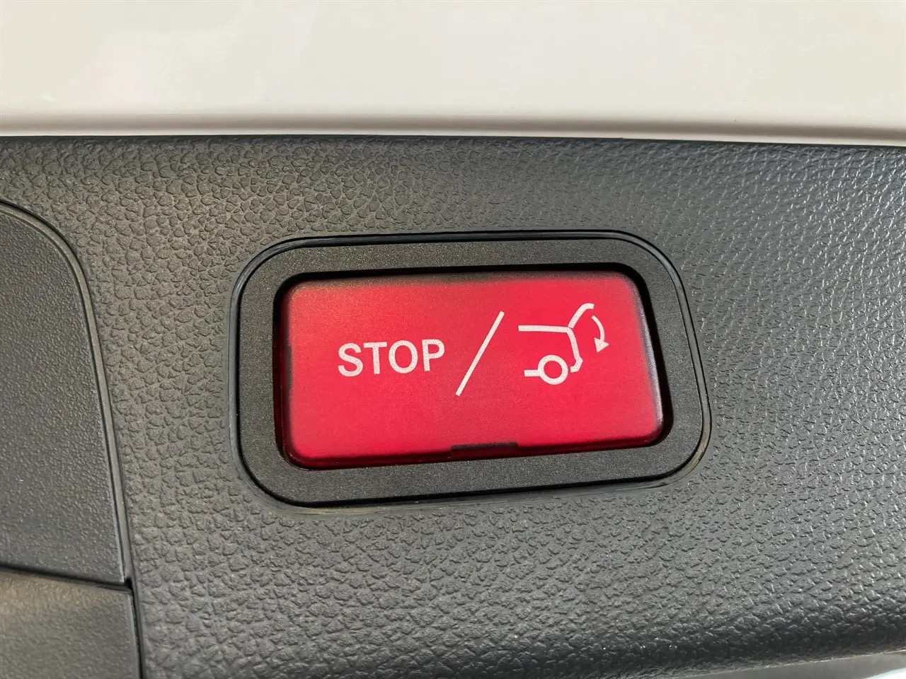 mercedes-benz-glc-220-d-4matic-9g-tronic