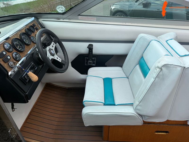 regal-valanti-220-xl-v8-klassisk-sportbat-med-harligt-v8