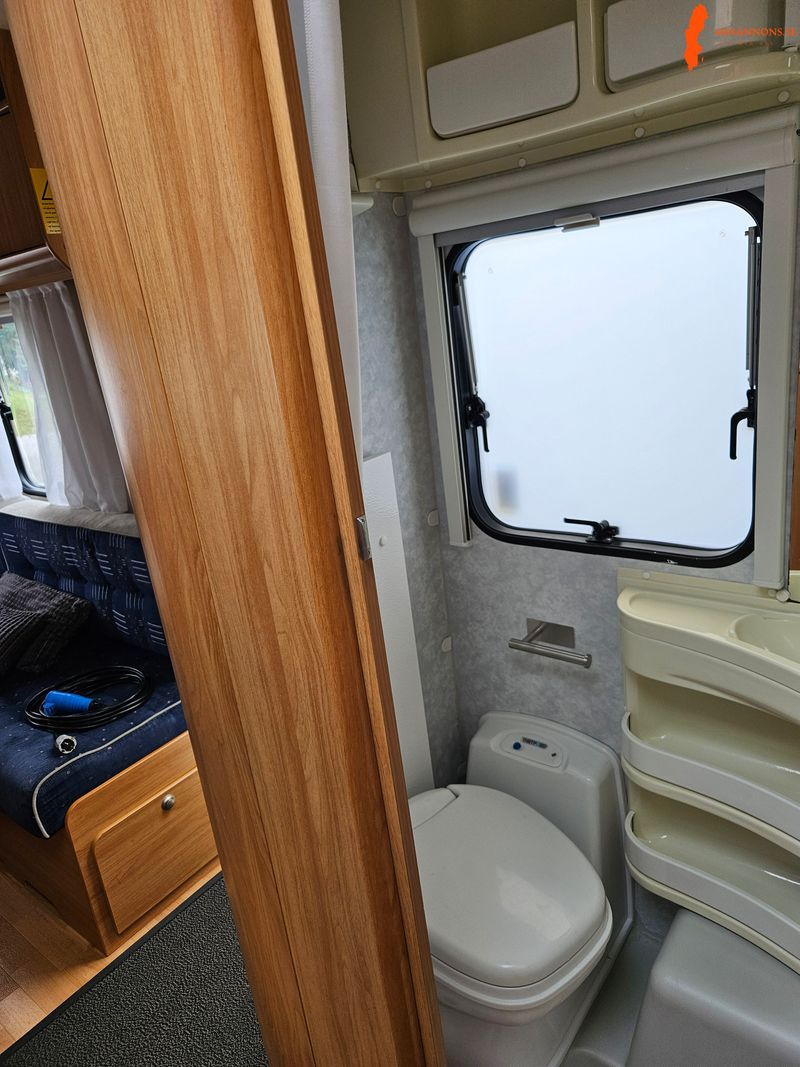 adria-663-uk-barnkammarvagn