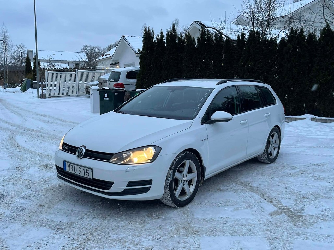 volkswagen-golf-sportscombi-16-tdi-dpf-bluemotion