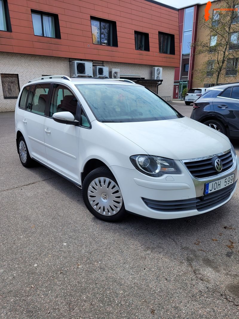 vw-touran-2010-automat