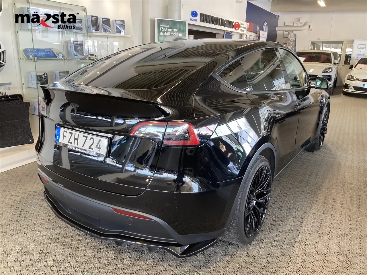 tesla-model-y-standard-range-rwd