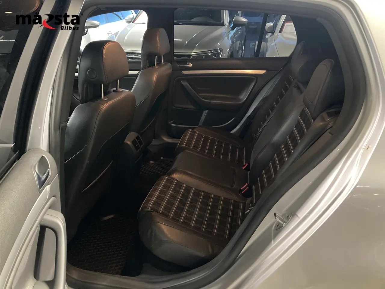 volkswagen-golf-5-door-gti-edition-30-20-turbo-fsi-dsg-sekventiell