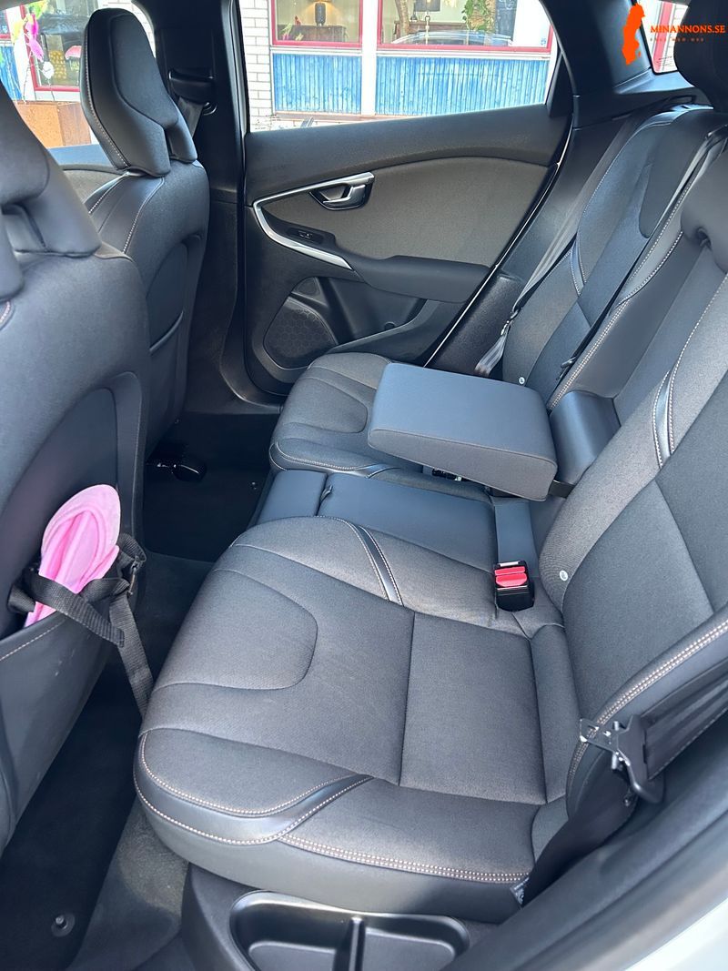 volvo-v40-cross-country-d2-20-fwd
