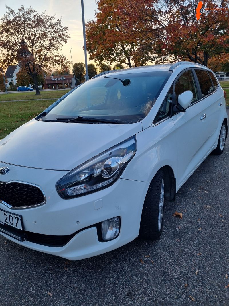 kia-carens-17-crdi-fwd
