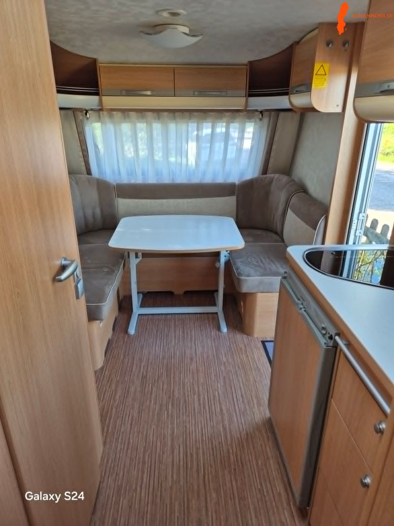 adria-adora-512-ul-alde-fortalt-langbaddar-2009