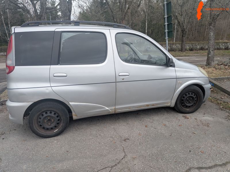 toyota-yaris-2000