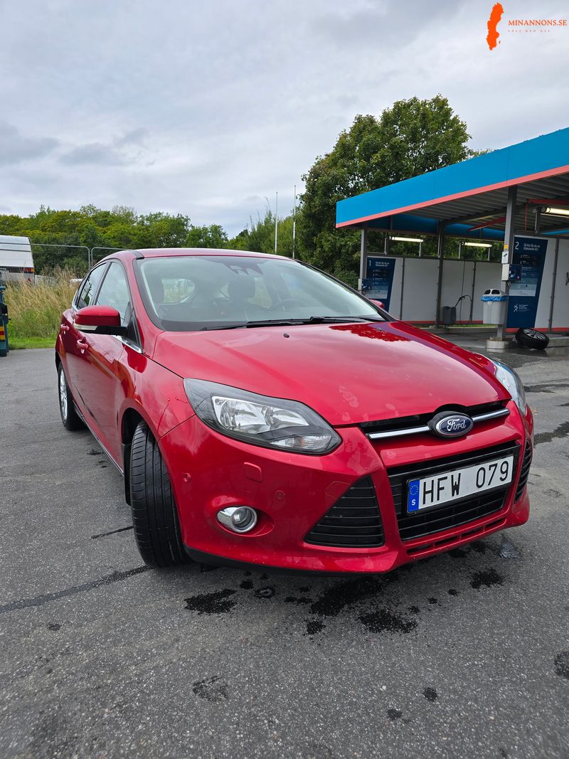 ford-focus-16-titanium-11-800-mil-fin-valvardad-vinterdack-dubb-med-falgar