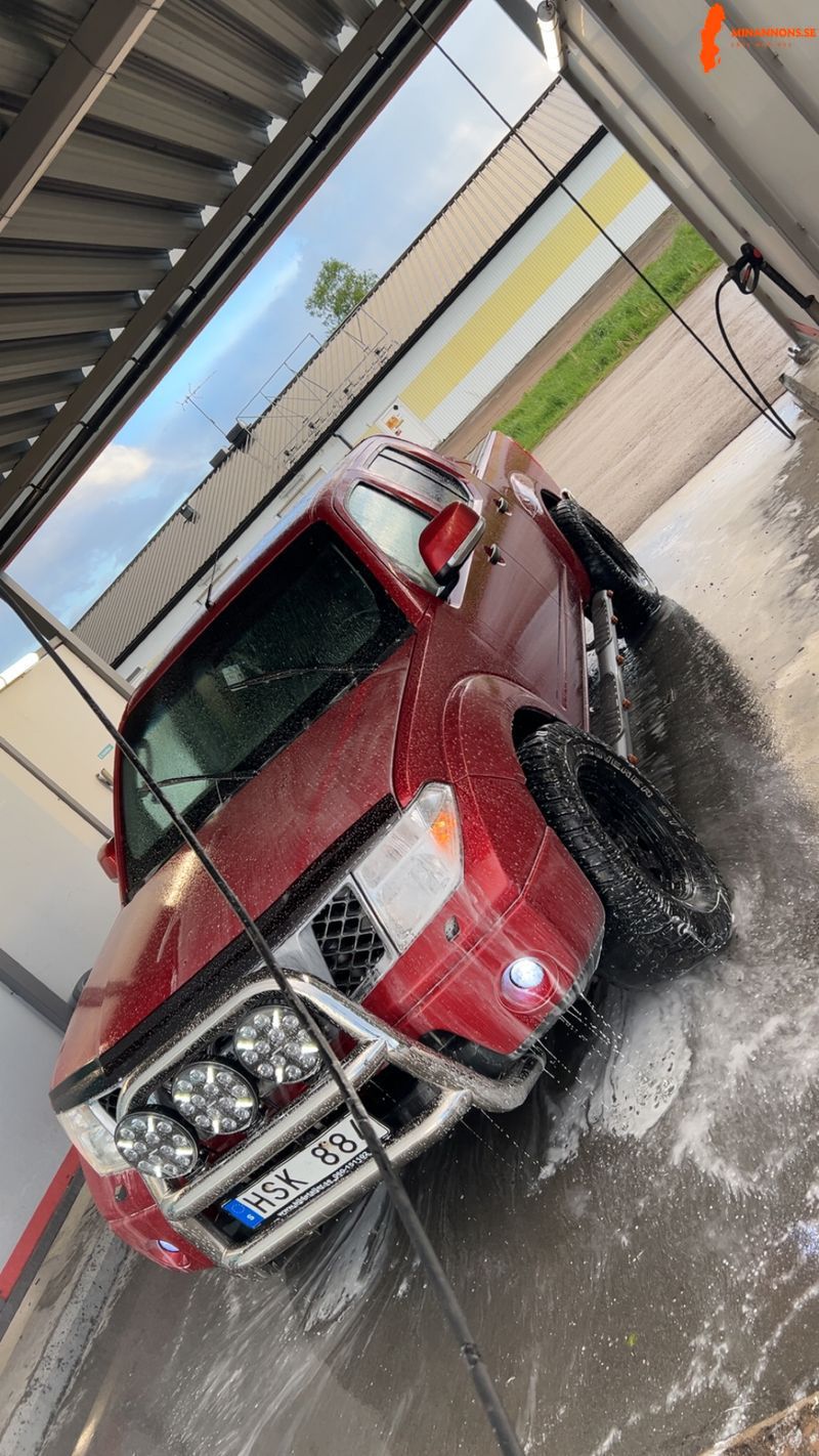 nissan-navara-a-traktor