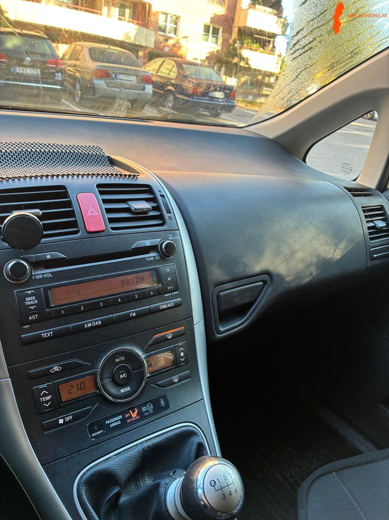 toyota-toyota-auris-14-d-4d-fwd