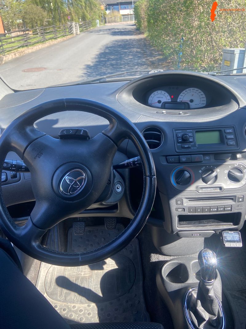 toyota-toyota-yaris-15-16v