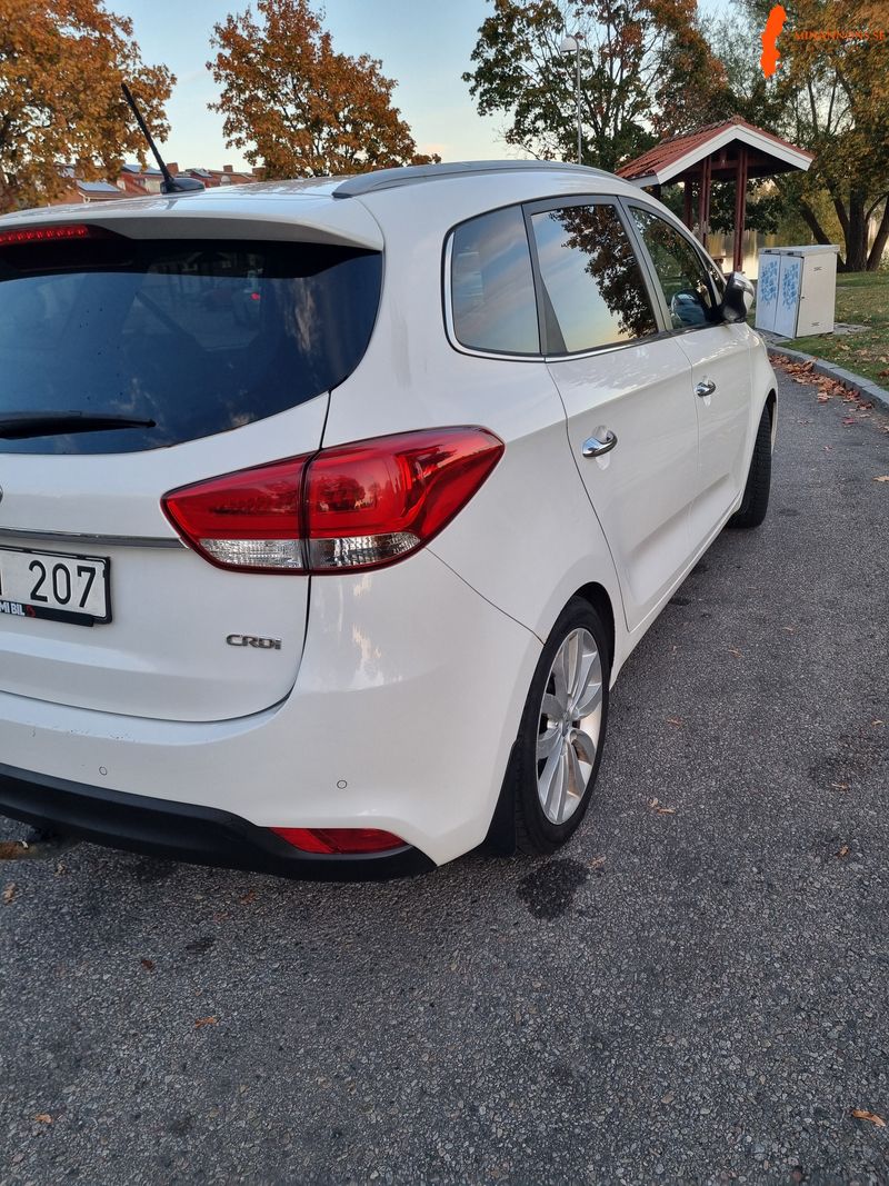 kia-carens-17-crdi-fwd