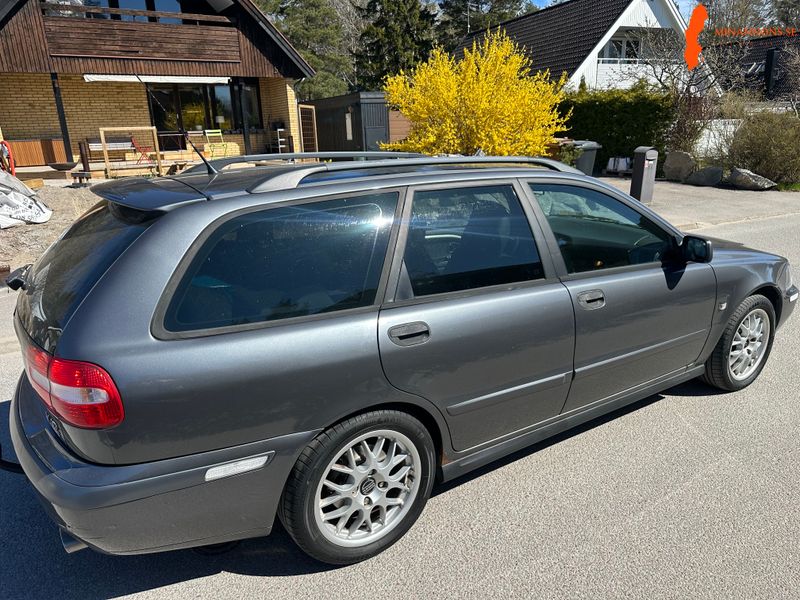 volvo-v40-20t-163-hk-classic-2004-18000-mil-nybesiktigad-fint-skick