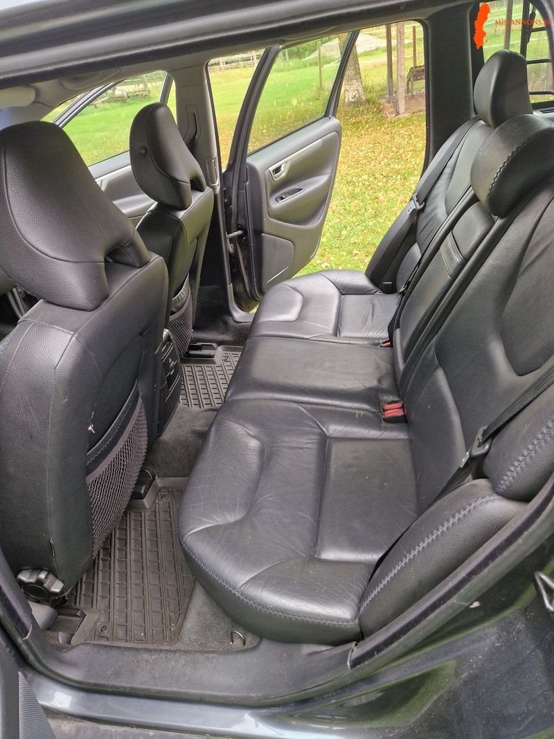 volvo-volvo-s-xc70-d5-24-awd