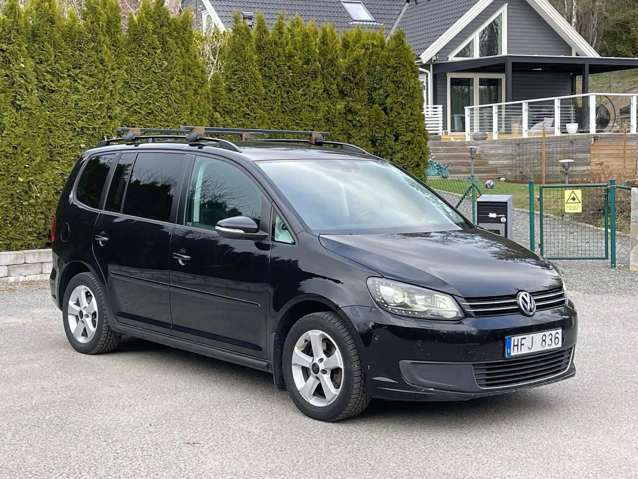 volkswagen-touran-7-seater-20-tdi-dpf