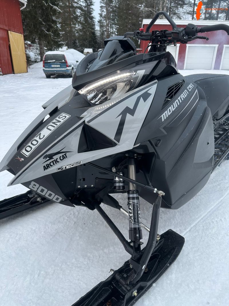 arctic-cat-m8000-2019