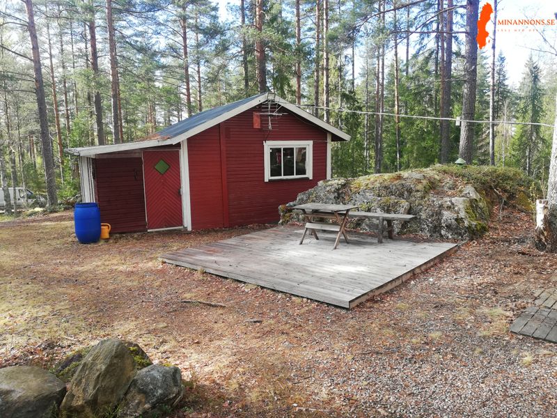 sommarstuga-med-stor-tomt