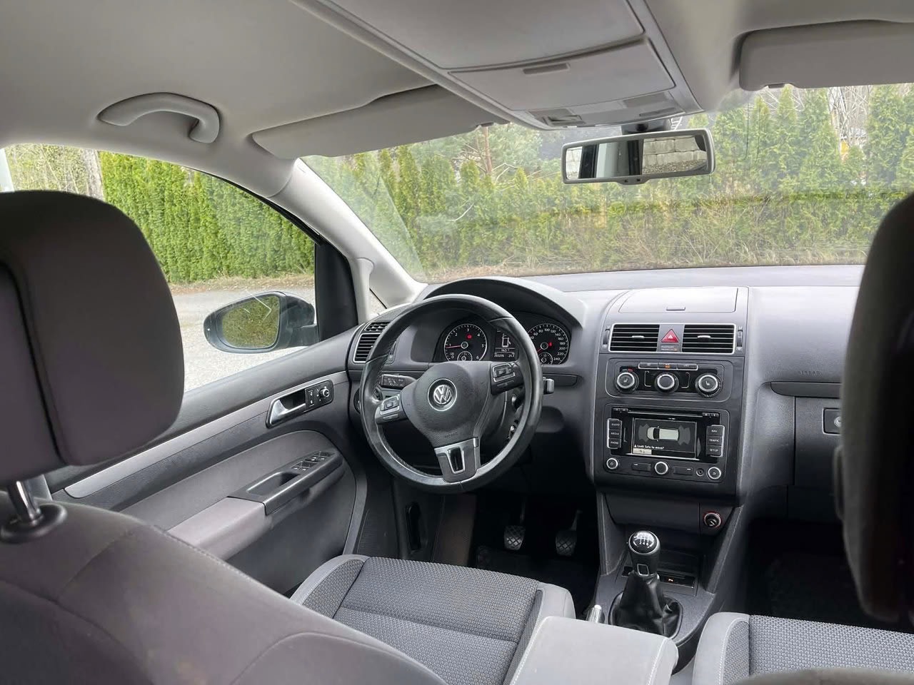 volkswagen-touran-7-seater-20-tdi-dpf