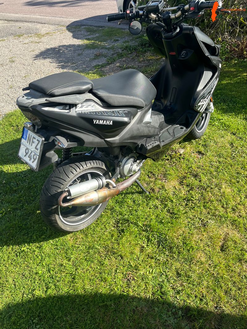 yamaha-aerox-2016-naked