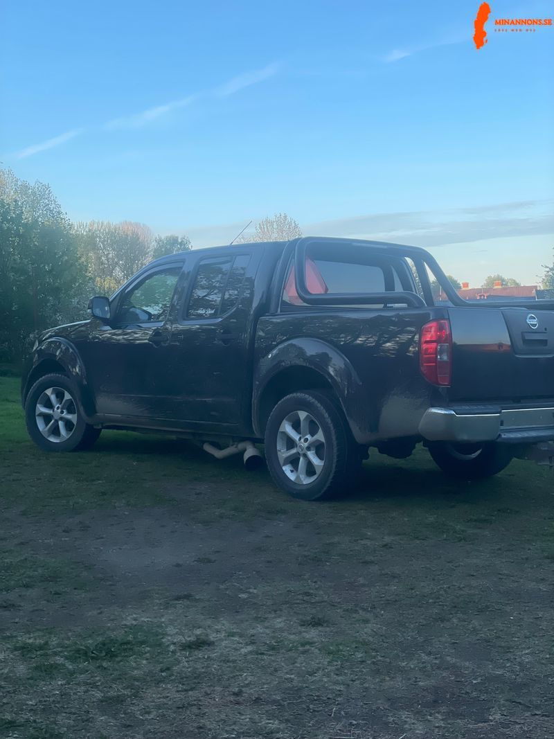 nissan-navara-d40-2011-a-traktor