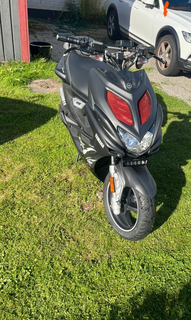 yamaha-aerox-2016-naked