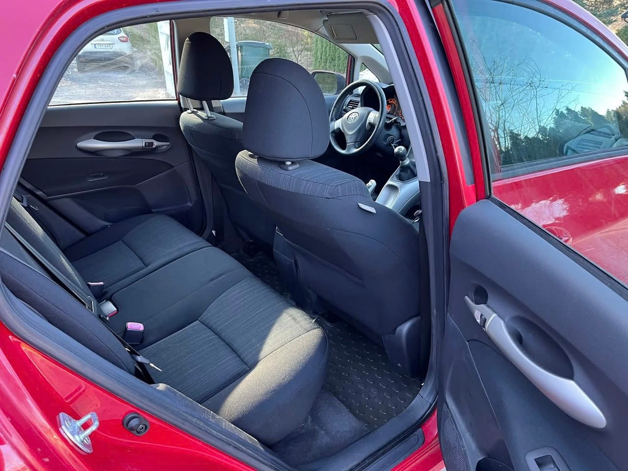 toyota-auris-5-dorrar-16-dual-vvt-i