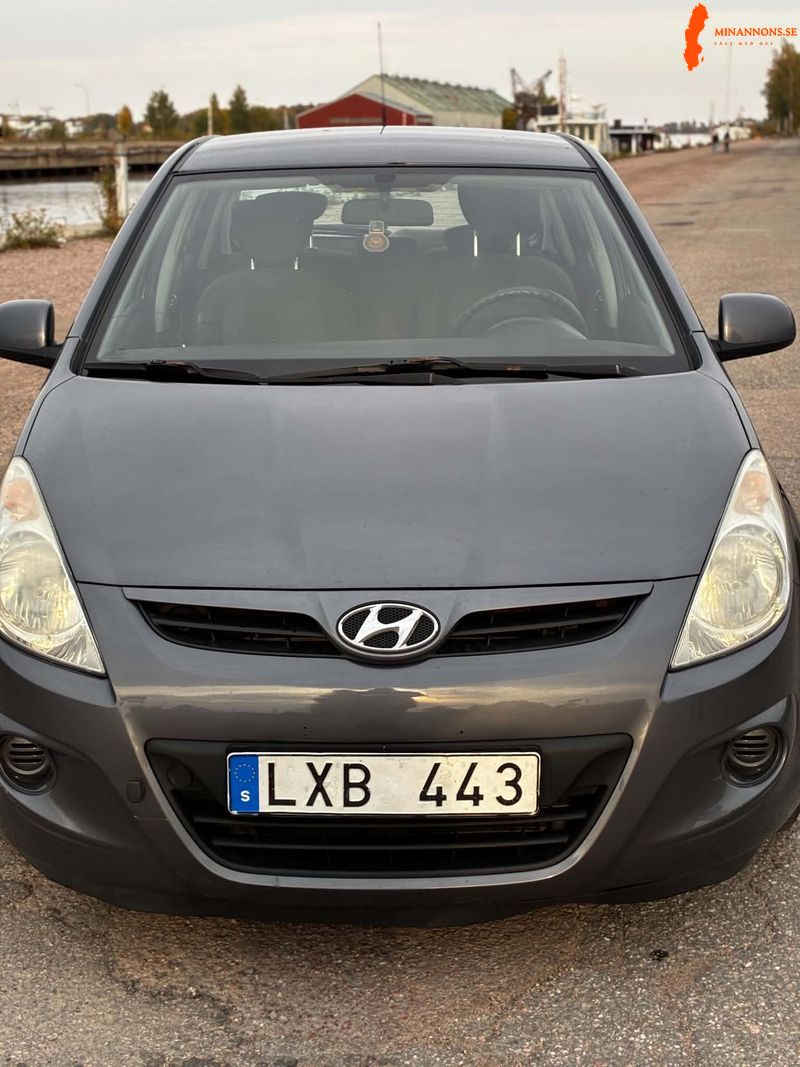 hyundai-i20-2011-nyservad-nybesiktigad-endast-14800mil