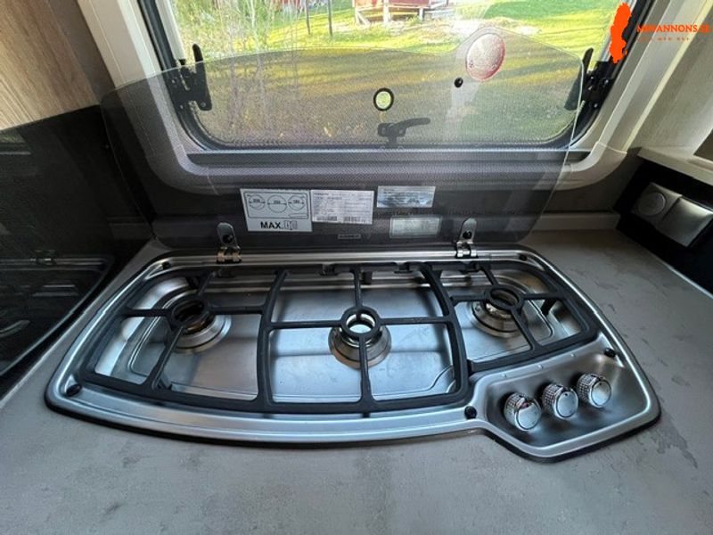 knaus-sky-i-700-leg