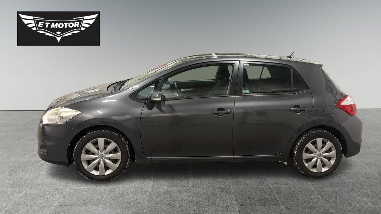toyota-auris-5-dorrar-16-valvematic-manuell-132hk-2011