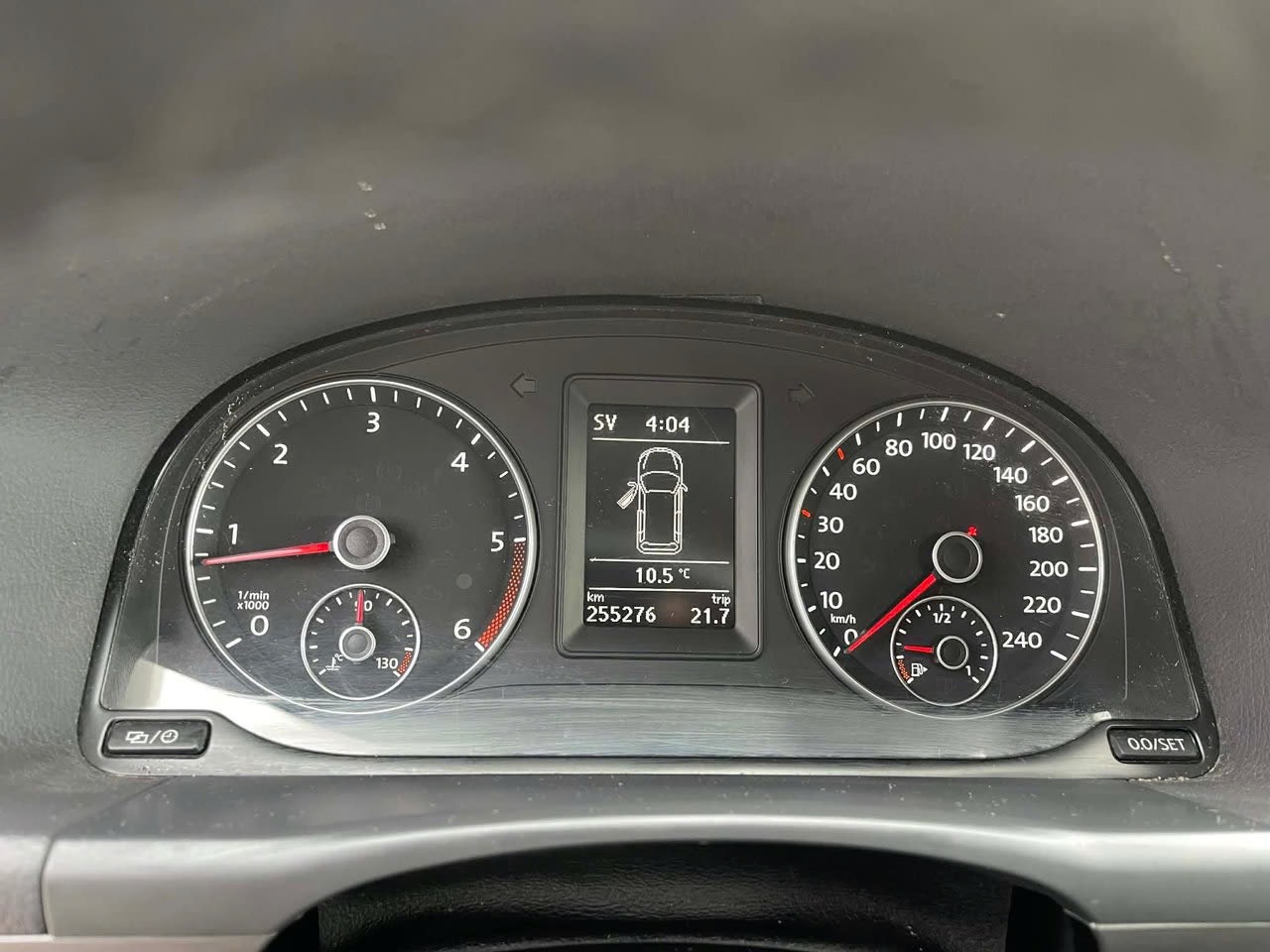 volkswagen-touran-7-seater-20-tdi-dpf