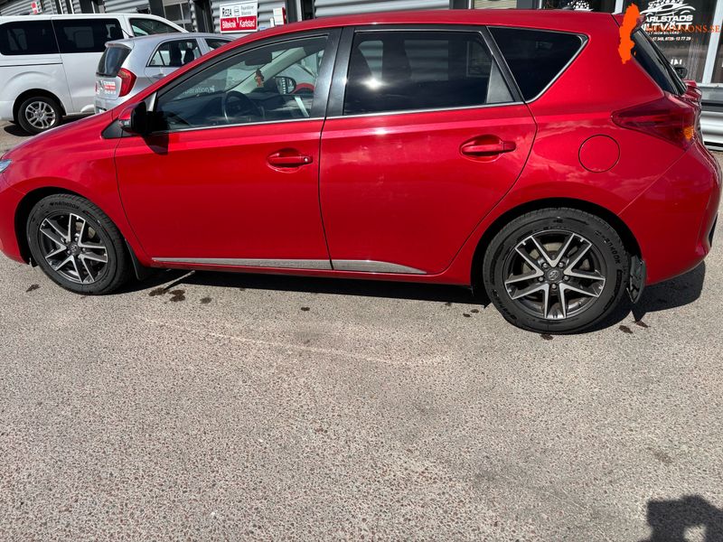 toyota-toyota-auris-14-d-4d-fwd