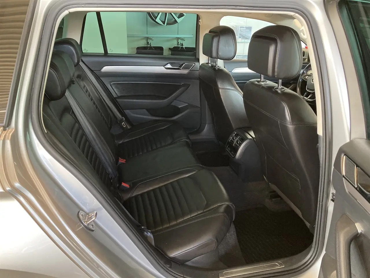 volkswagen-passat-sportscombi-20-tdi-dpf-scr-bmt-4motion-dsg-sekventiell