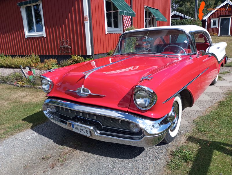 oldsmobile-1957-4dr-ht