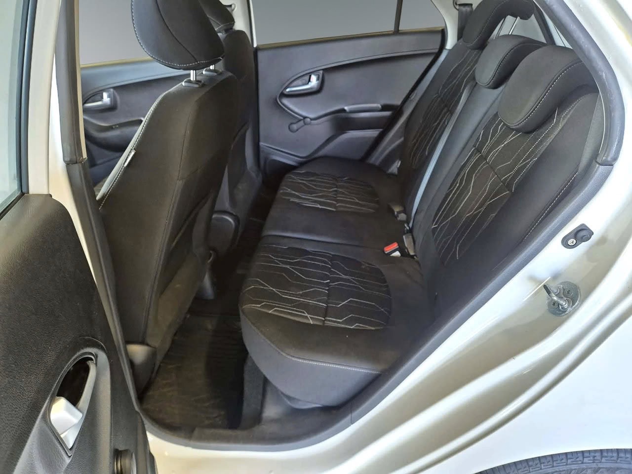 kia-picanto-5-dorrar-10