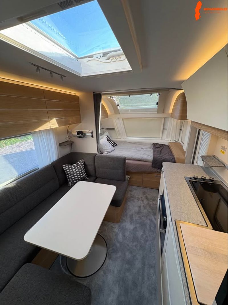 adria-adora-673pk